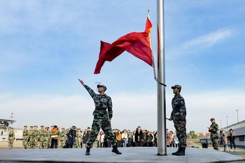 中国平安人寿保险大连分公司个人代理人被责令改正，给予警告，并处1万元罚款
